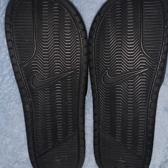 Nike slides Brand new with no tag got the wrong size - Picture 4 of 7
